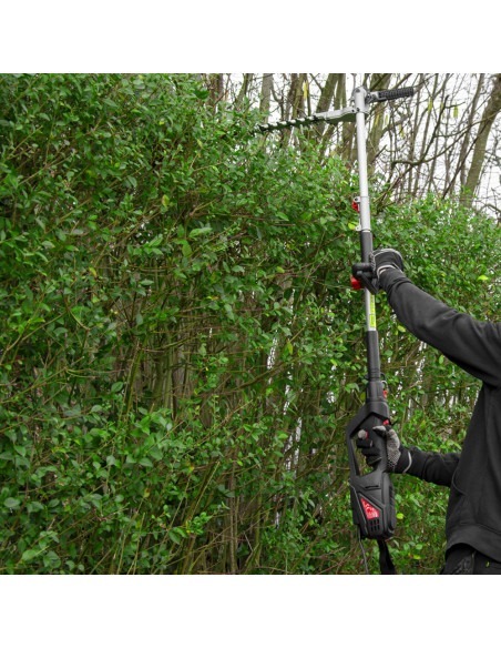 Taille haies électrique sur perche 900W avec tête orientable -
